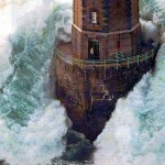 lighthouse_waves
