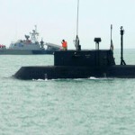 Iranian submarine and warship take part in naval manoeuvres in Persian Gulf and Sea of Oman